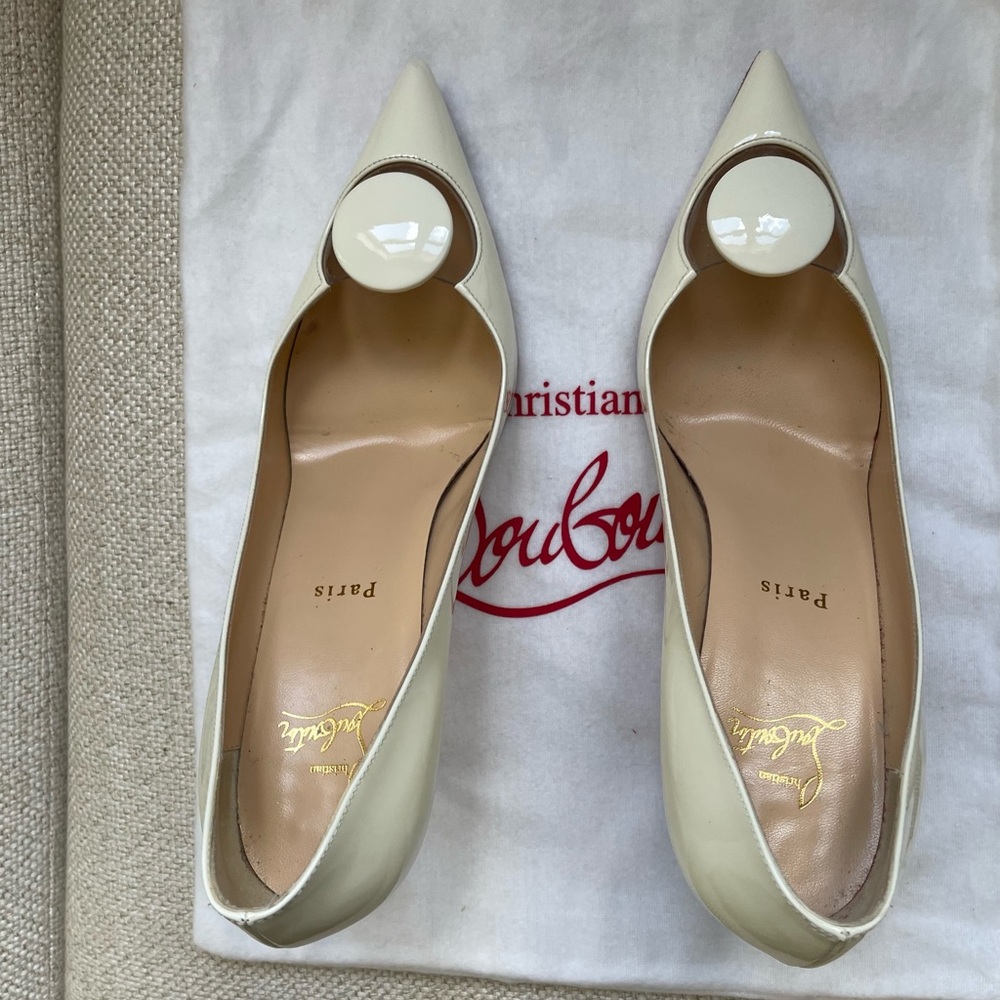 Christian Louboutin Cream/White Patent Leather
Pumps EU 39.5 - Picture 13 of 15